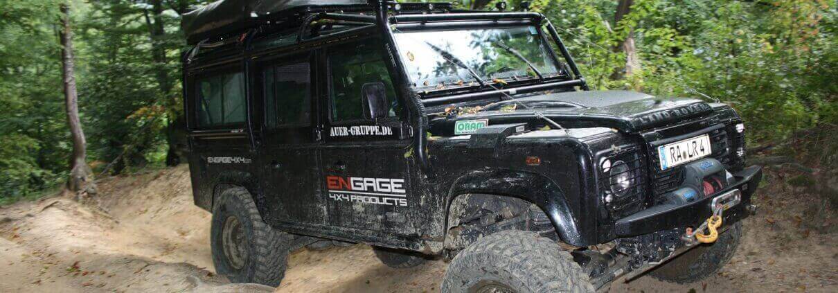 Land Rover Defender 110 Außenkäfig mit TÜV Teilegutachten Expeditions-Defender mit Überrollkäfig