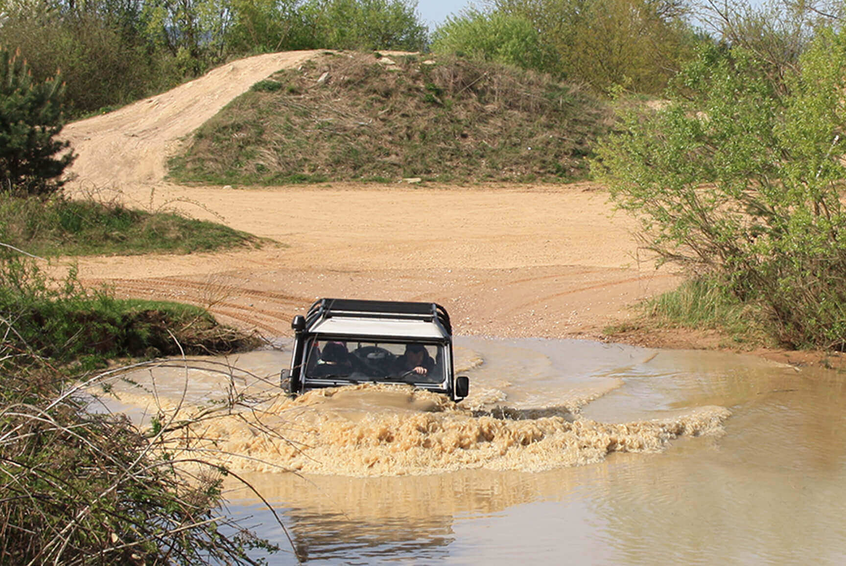 Water crossing by offroad vehicle Defender wading depth