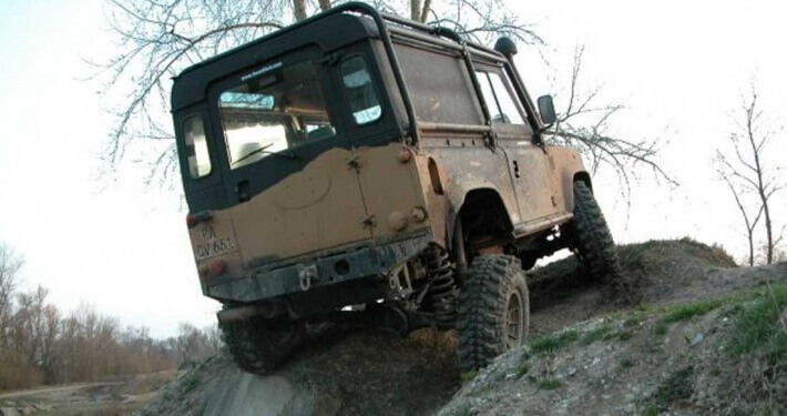 Defender 90 axle articulation