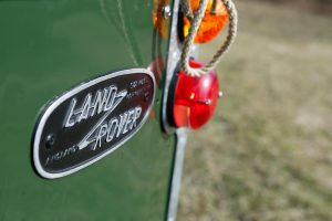 Land Rover met achterlicht en embleem