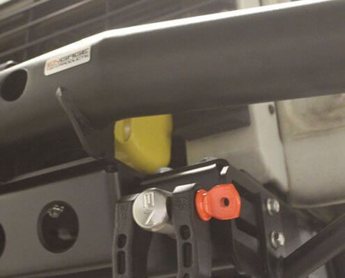 Pistenkuh-Landy Bergeöse vorne 4WARD4X4 Seilwindenstoßstange mit Nova Winch